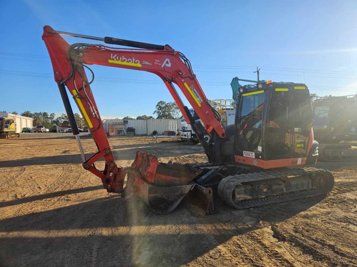 Excavators 8T